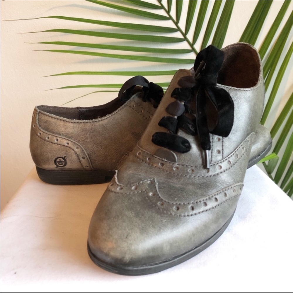 BORN DISTRESSED GRAY LEATHER WINGTIPS SIZE 9 1/2 M